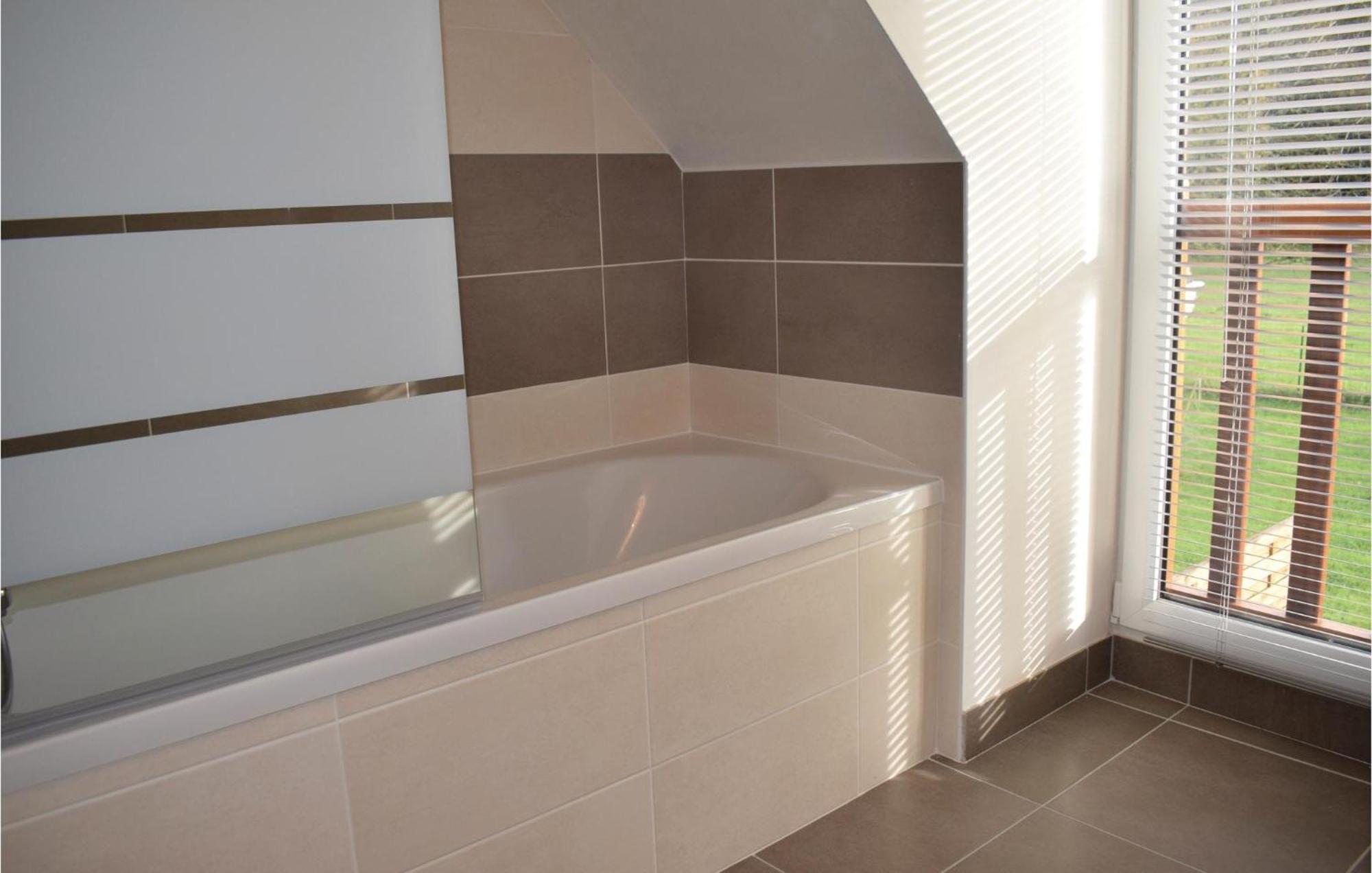 Gorgeous Home In Saint Alban With Kitchen Екстериор снимка